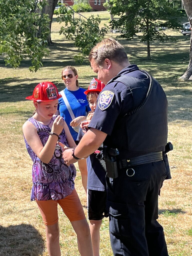officer with kids at event